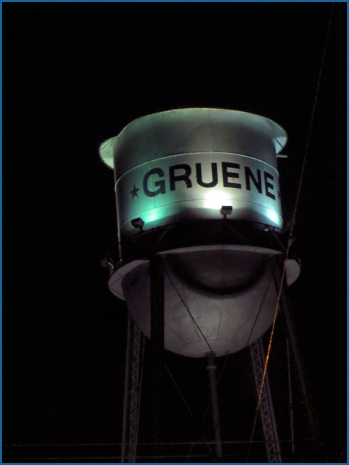 Gruene Wasserspeicher Nacht